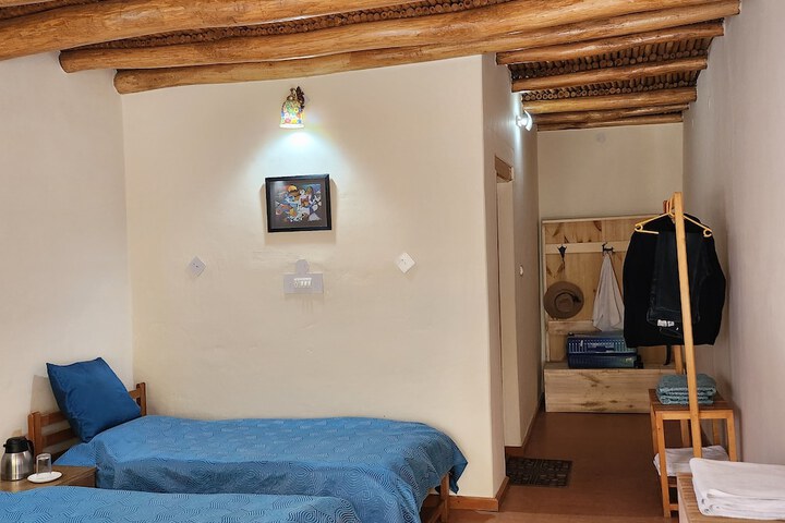 Room 9 of 27