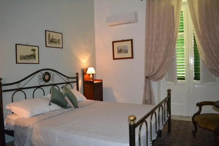Room 2 of 4