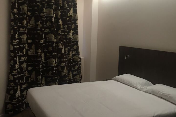 Room 3 of 63