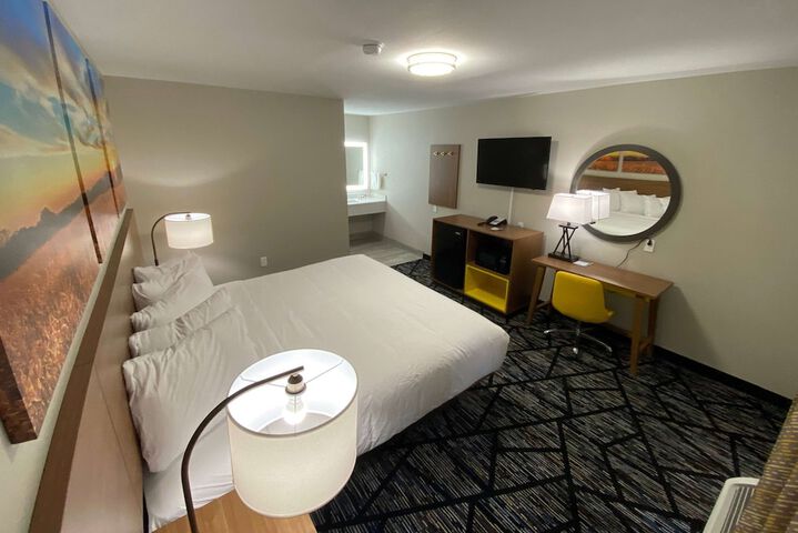 Room 6 of 12