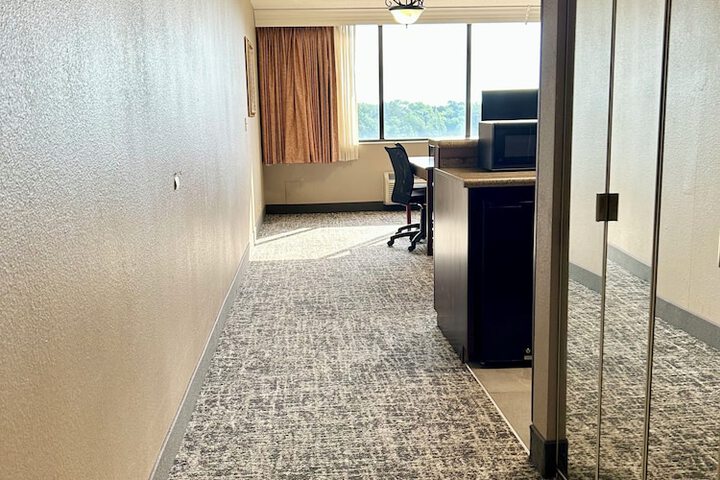 Room 51 of 100