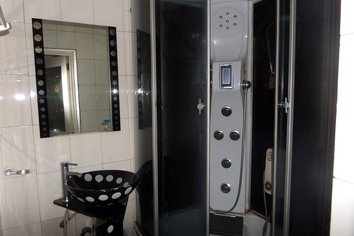 Room 21 of 28