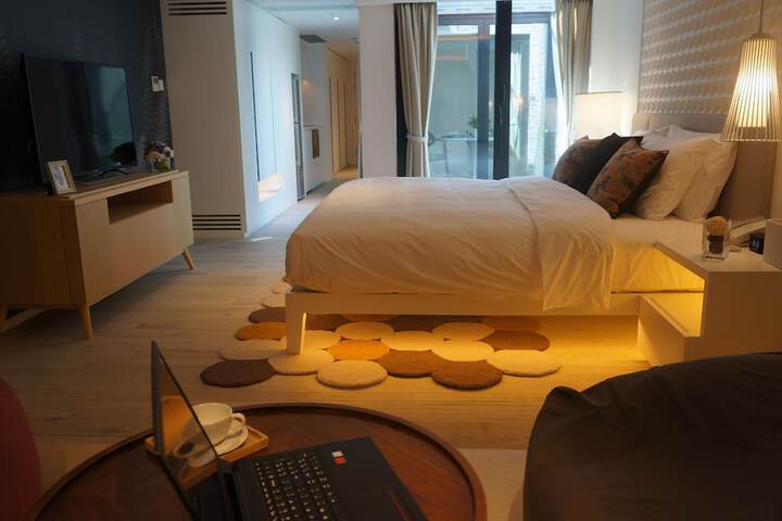 Room 9 of 68