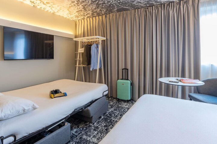 Room 6 of 57