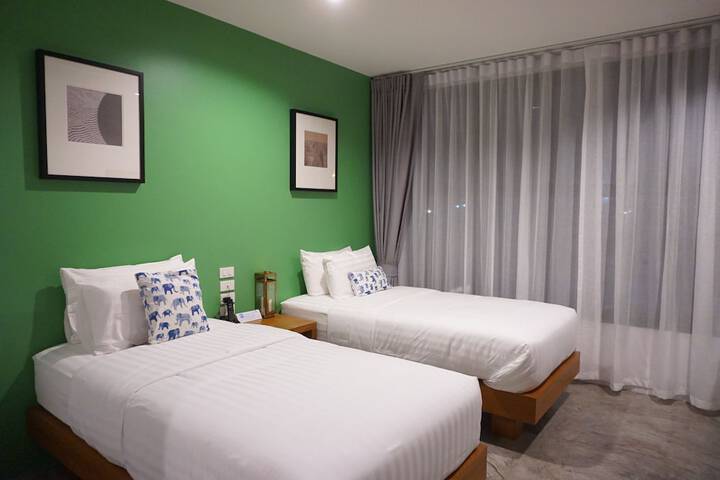 Room 27 of 49