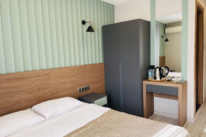 Room 18 of 32