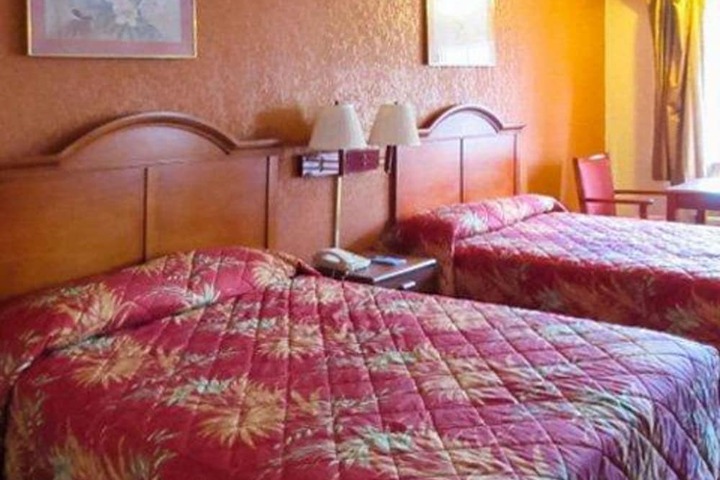 Room 6 of 14