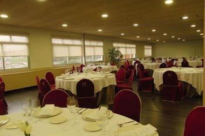Ballroom/Hall 17 of 20