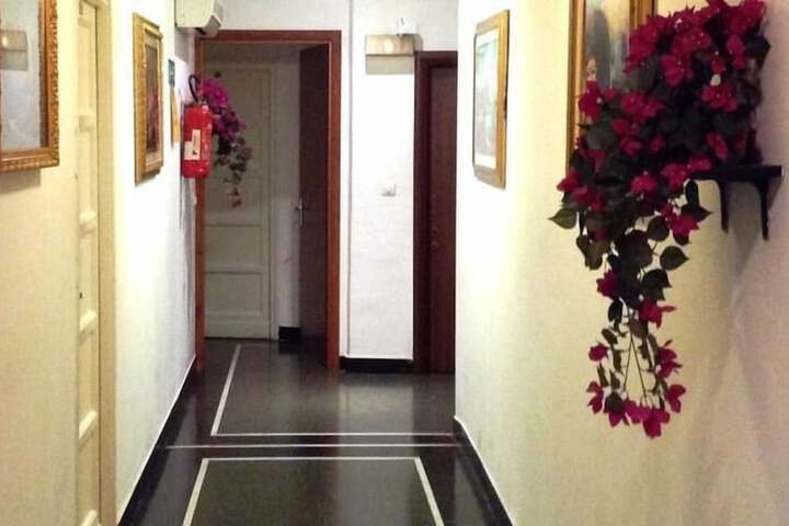 Ballroom/Hall 32 of 36