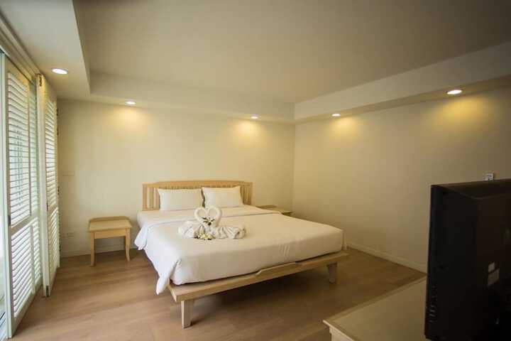 Room 5 of 28