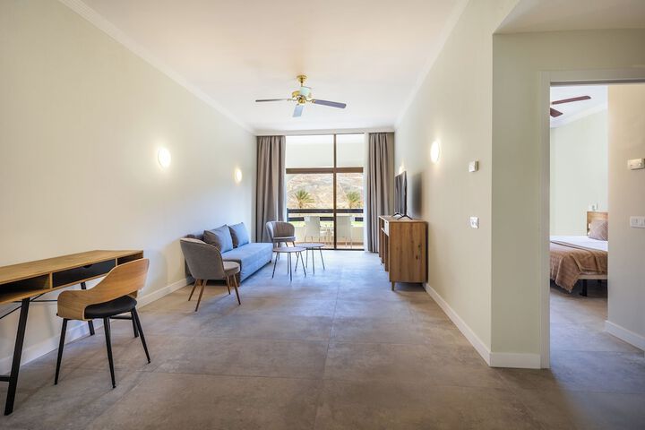 Room 14 of 37