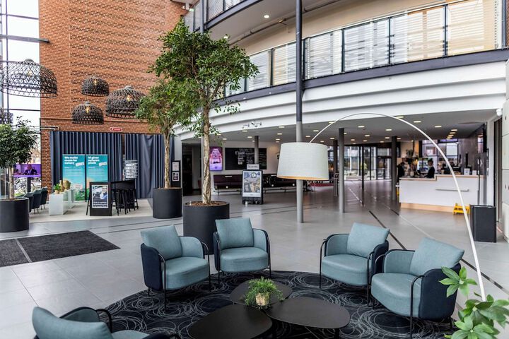 Guest Lobby