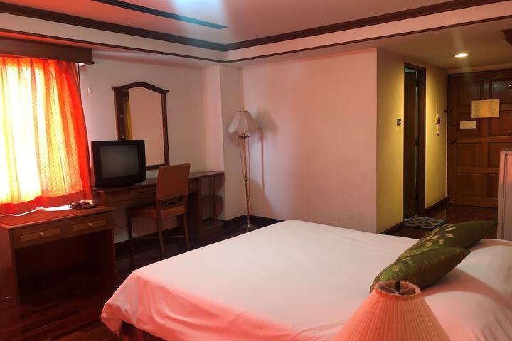 Room 49 of 195