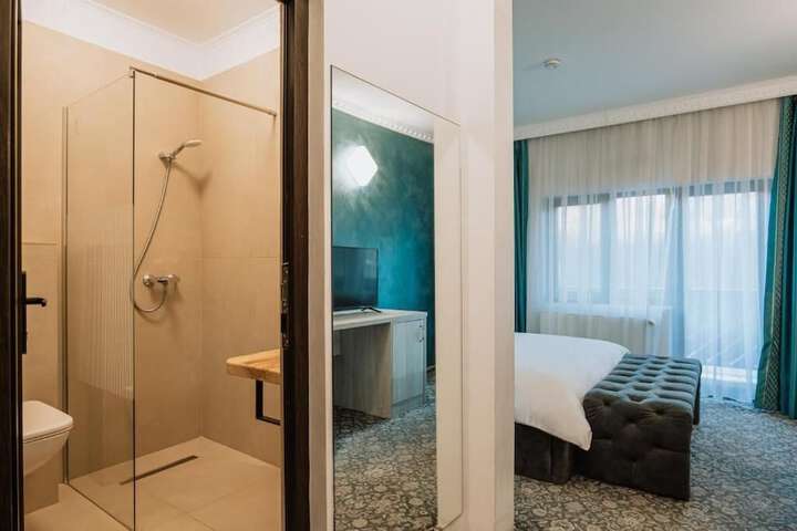 Room 21 of 42