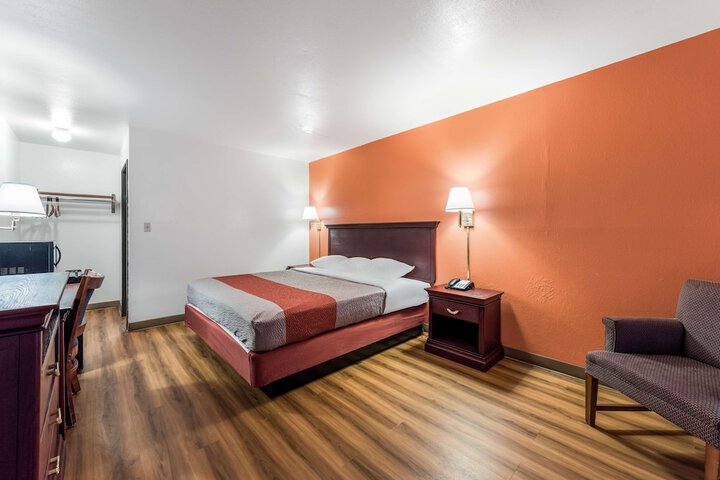Room 14 of 32