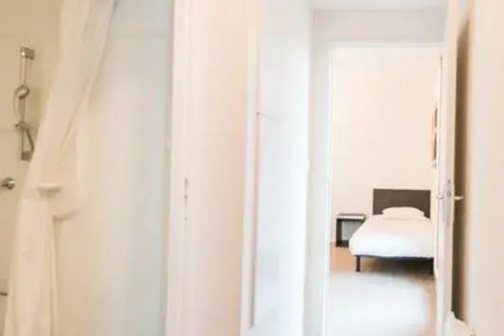 Room 2 of 2