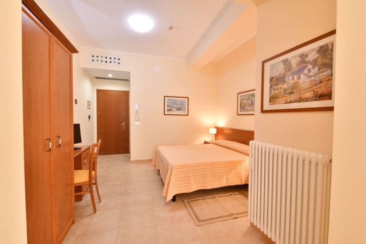 Room 15 of 44