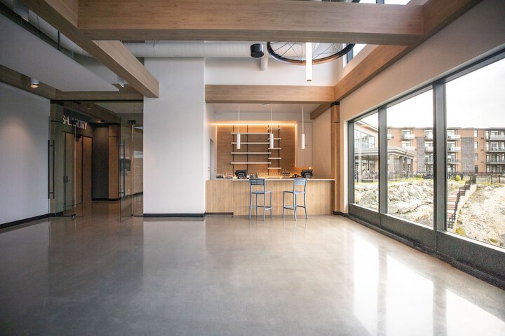 Business Center 93 of 125