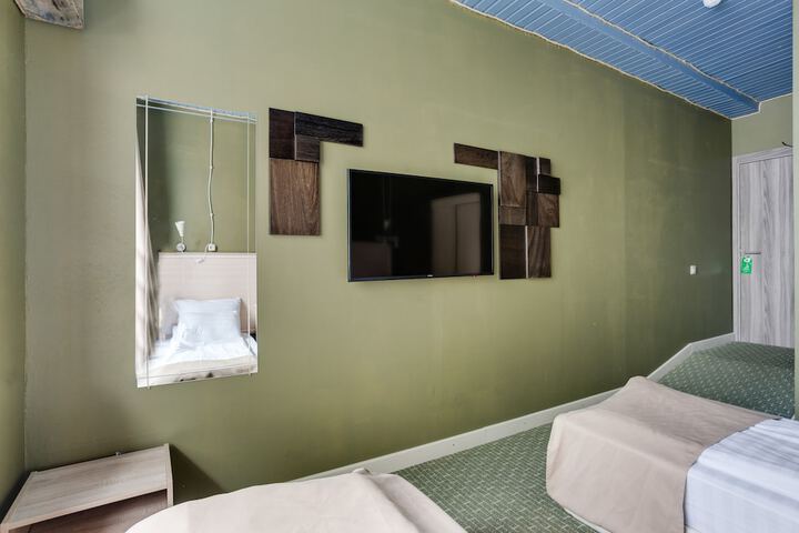 Room 16 of 38