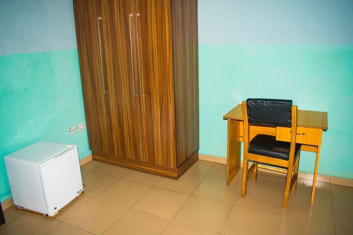 Room 16 of 25