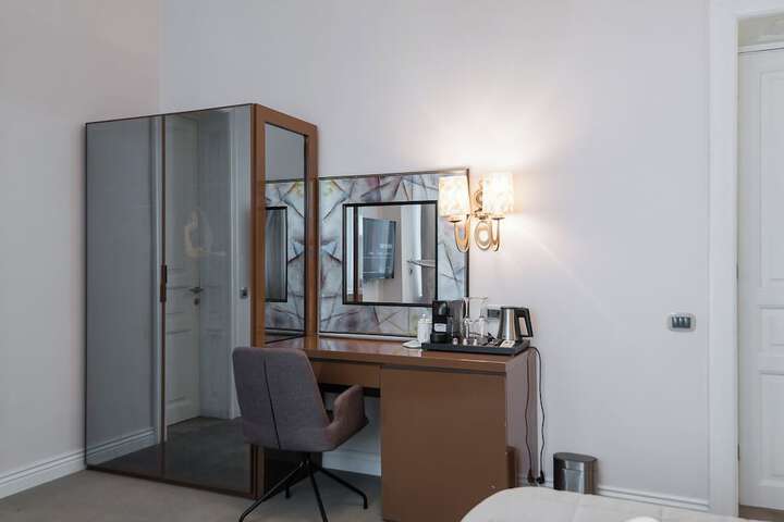 Room 64 of 208