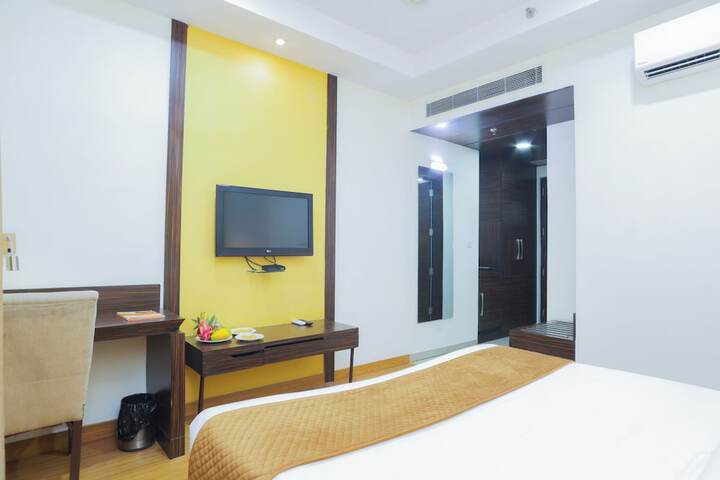 Room 7 of 80