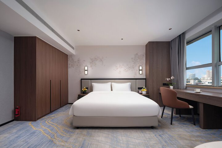 Room 9 of 32