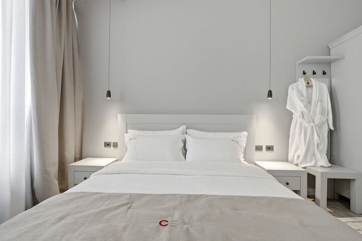 Room 4 of 74