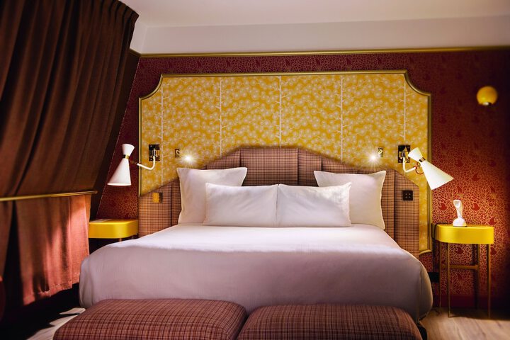 Room 27 of 87