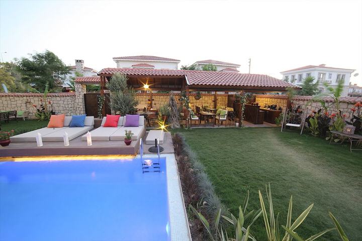 Pool Hotel