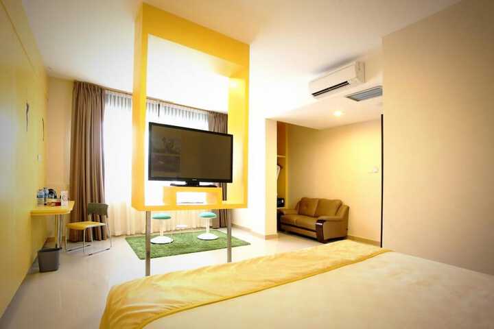 Room 8 of 53