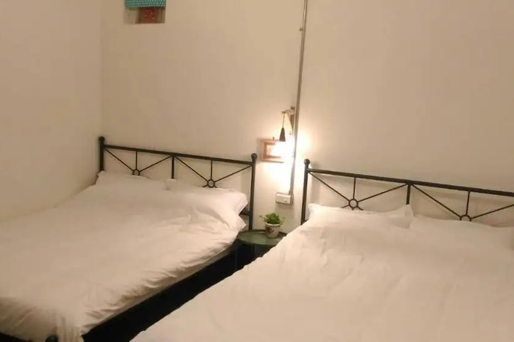 Room 2 of 16