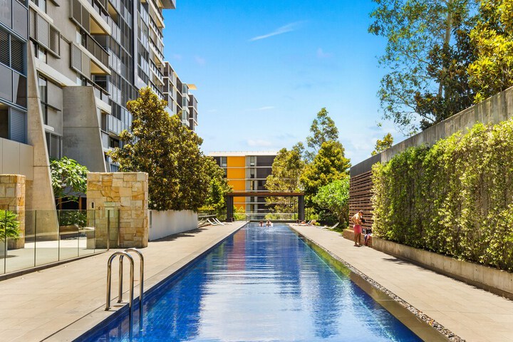 Pool 75 of 90