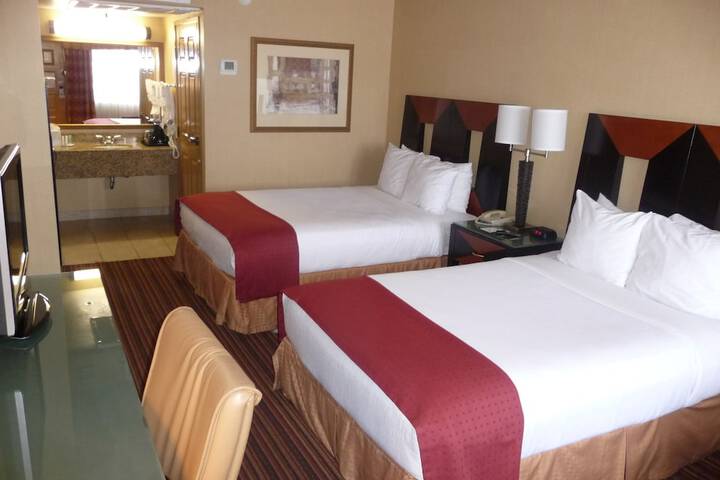 2 Double Beds (7 of 15)