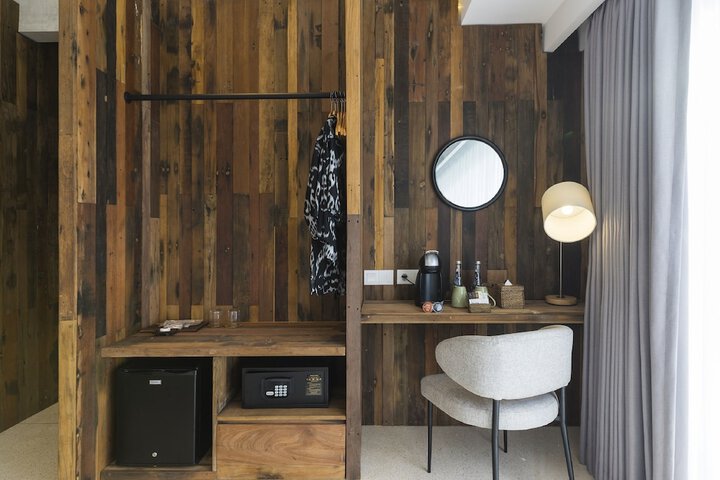 Room 8 of 32