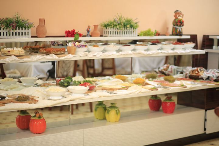 Dining 72 of 92