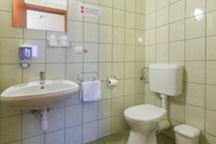Room 4 of 22