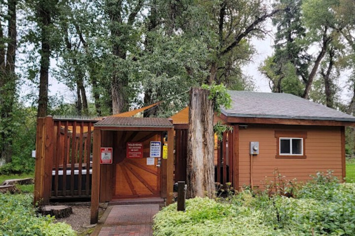 Property Grounds 27 of 39