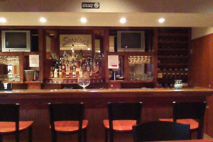 Lounge 31 of 38