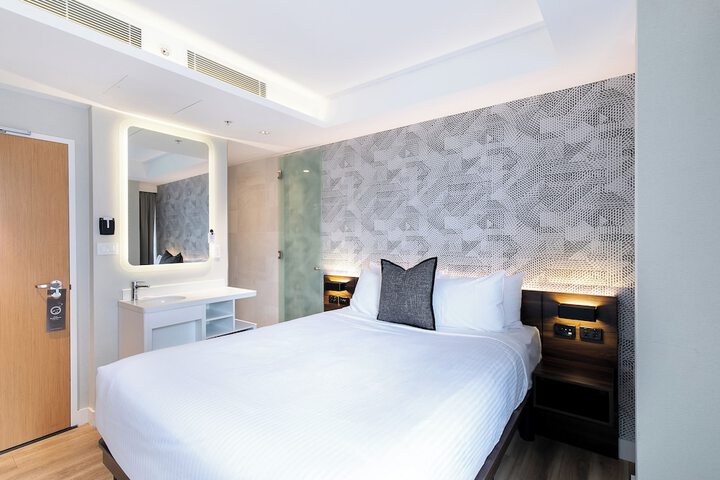 Room 33 of 81