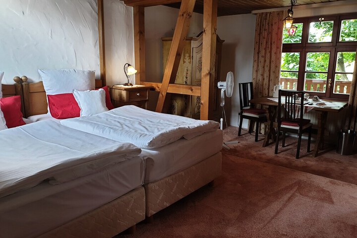 Room 6 of 36