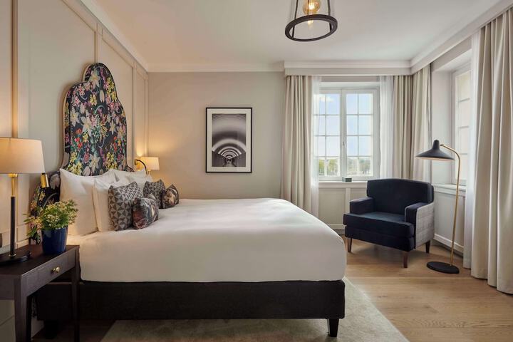 Room 45 of 116