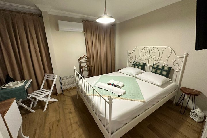 Room 5 of 14