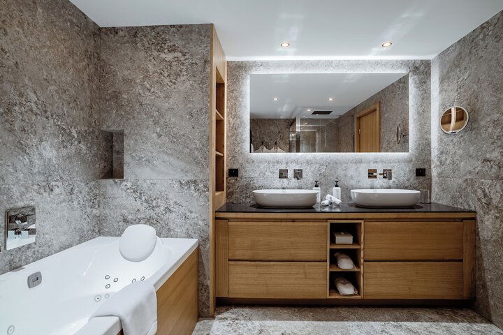 Room 125 of 193