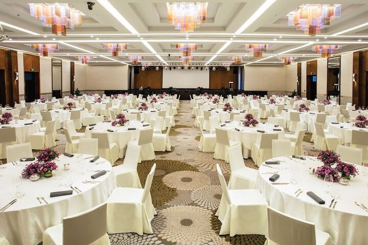Ballroom/Hall 128 of 149