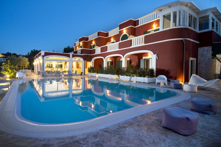 Pool Hotel