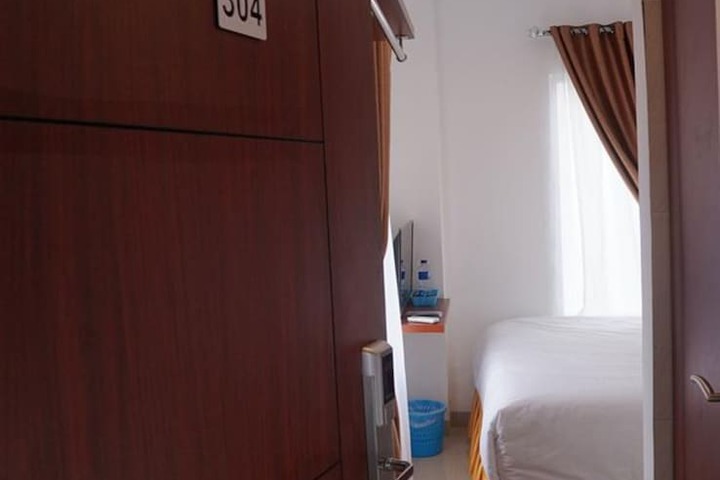 Room 9 of 26