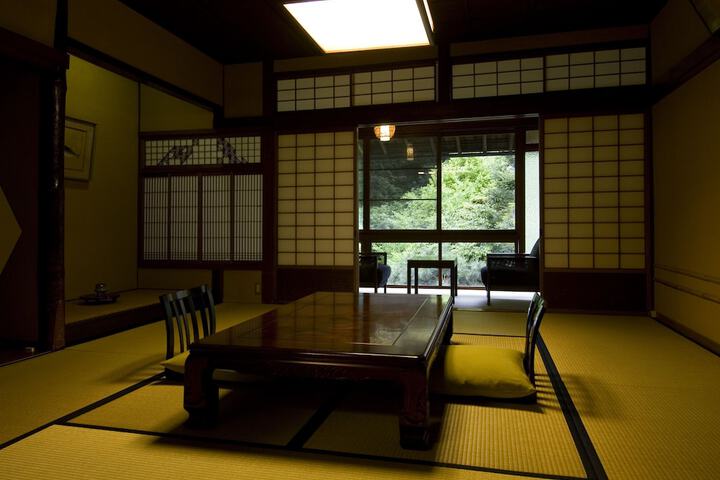 Room 4 of 26