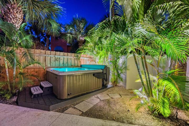 Casa De Siesta in Siesta Key, FL
