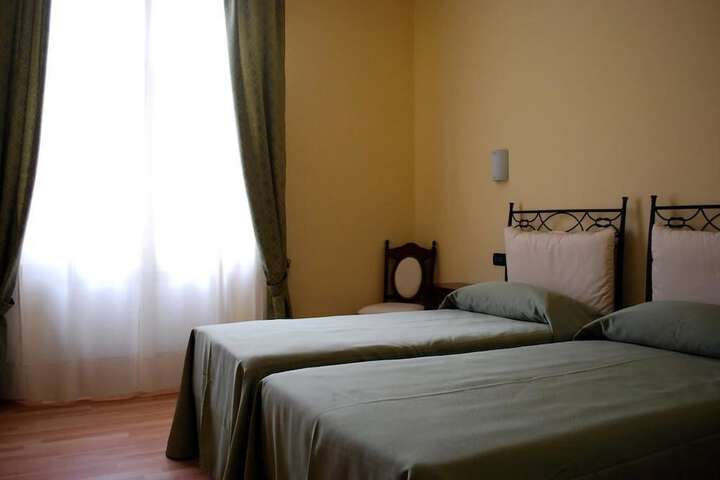 Room 3 of 34
